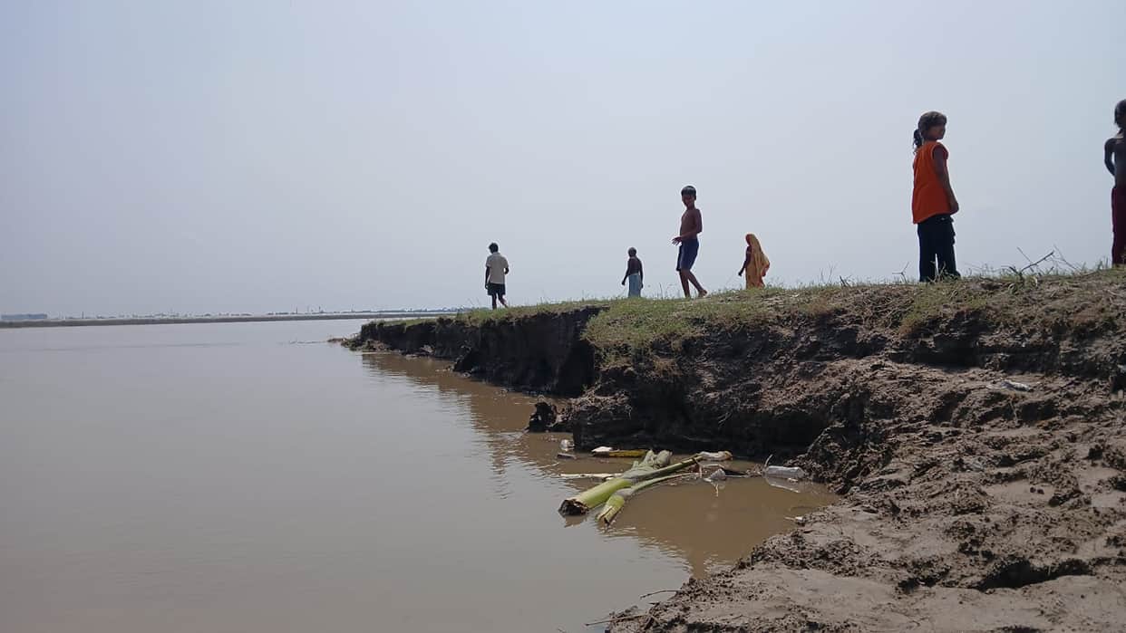 ganga-erosion-bakhtiyarpur-chiraiya-diyara-villagers-demand-boulders
