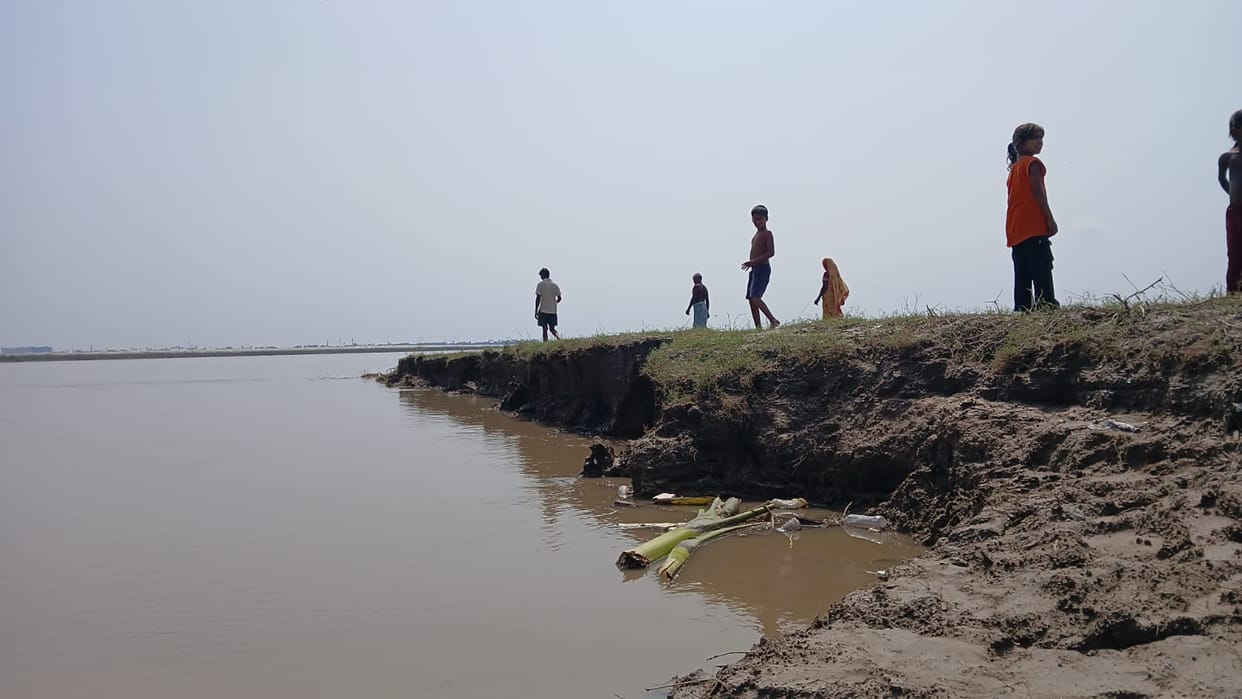 ganga-erosion-bakhtiyarpur-chiraiya-diyara-villagers-demand-boulders