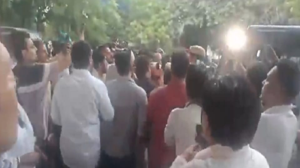 Aam Aadmi Party workers accused of assaulting a man