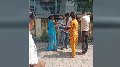 Man assaulted by tout at RTO; alleges money 5,000 was taken six months ago but bike transfer was not processed