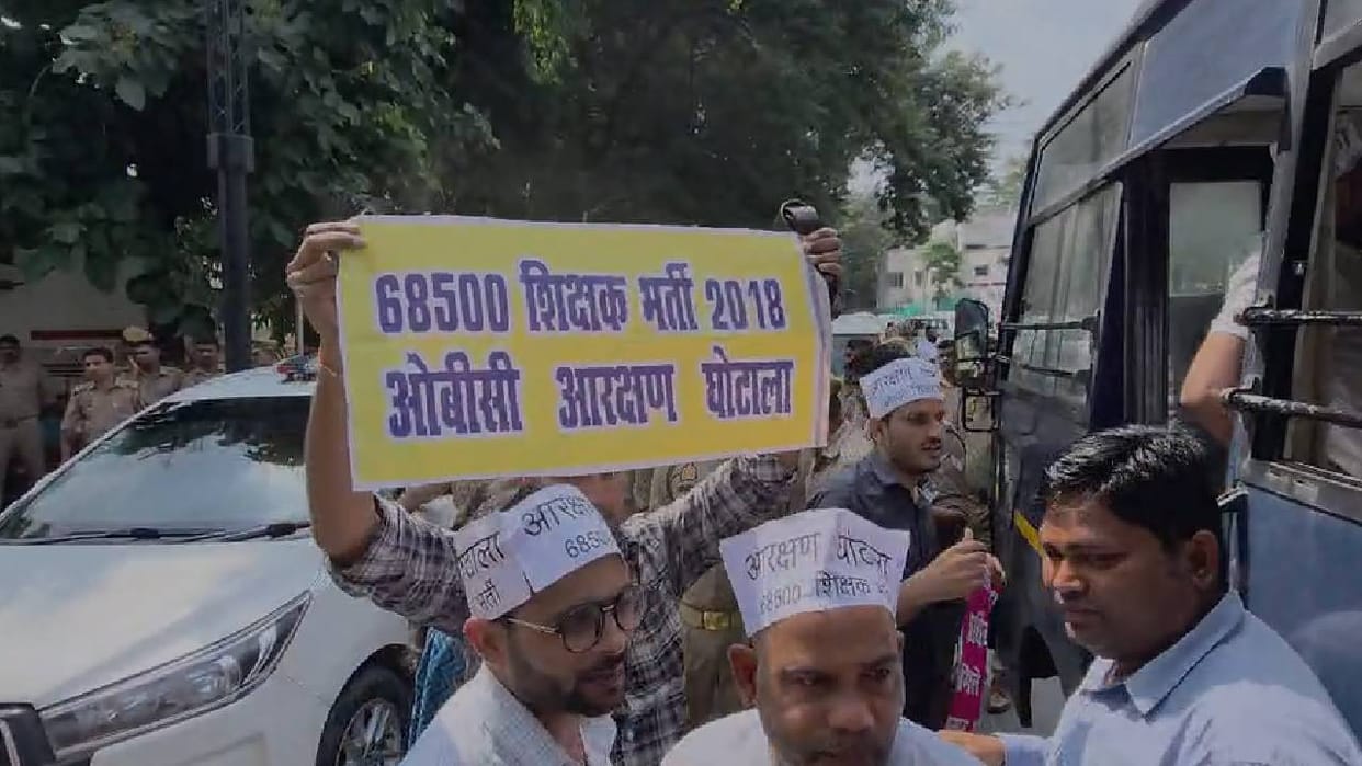 UP: Candidates for the 68,500 teacher recruitment drive surrounded Rajbhar's residence, demanding justice; scu