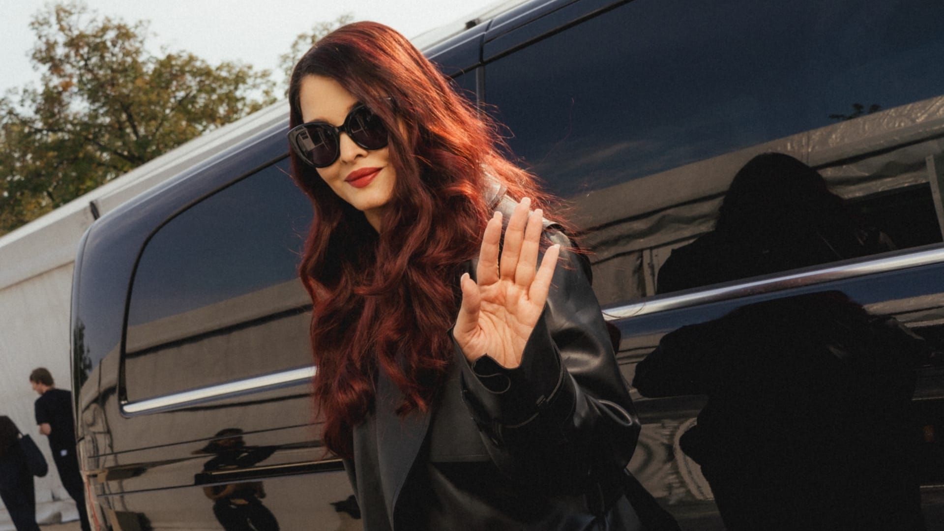 Aishwarya Rai Bachchan AT Paris Fashion Week In Black Gown Actress Walk With Kendall Jenner Simone