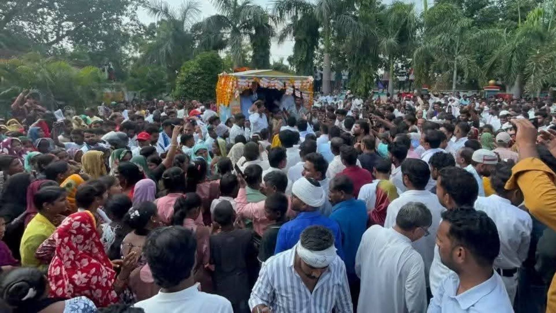 Huge crowds turned out for last rites of three people who died of electrocution and teacher in Mau