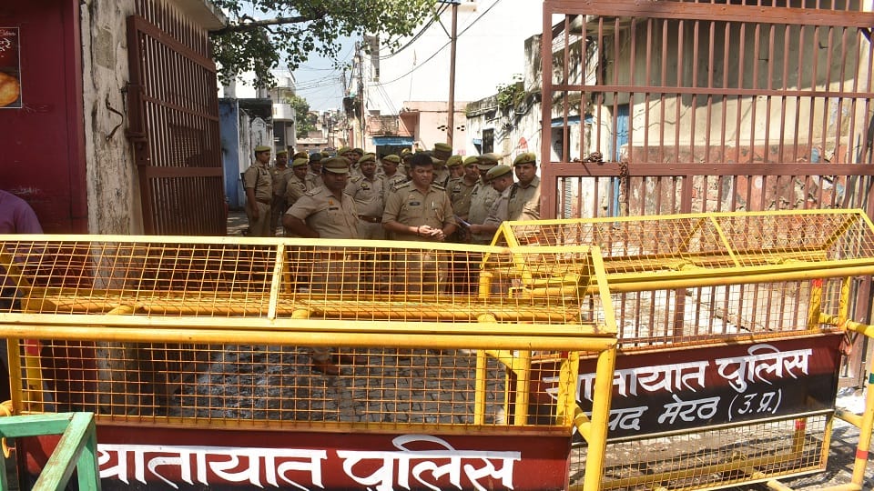 Meerut: Tensions ran high all day over the Kesarganj mosque; police stopped members of a Hindu organization