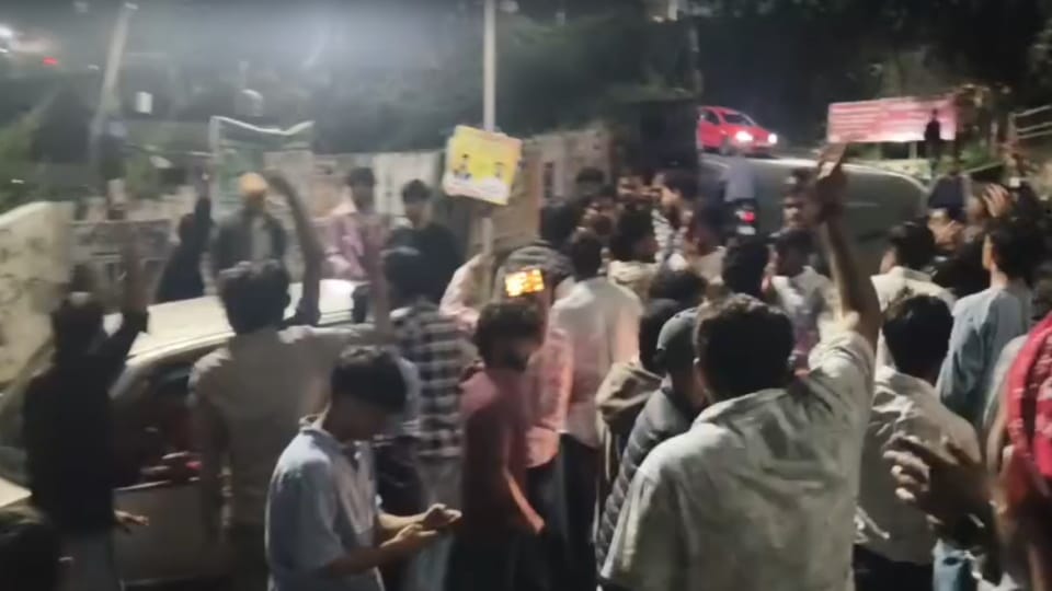Tehri Two factions clashed following student union elections ruckus at police station