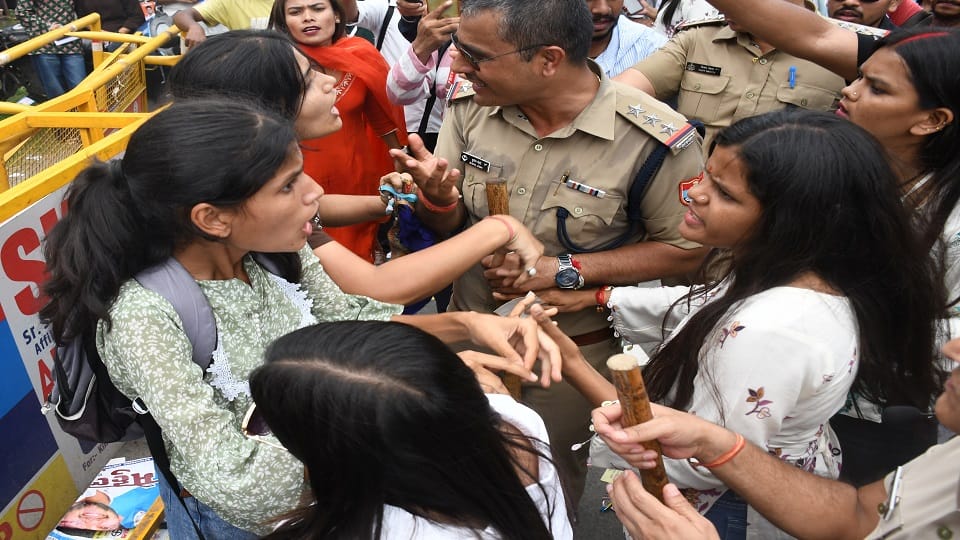 There were several altercations and clashes between ABVP, SAUI and independent candidates