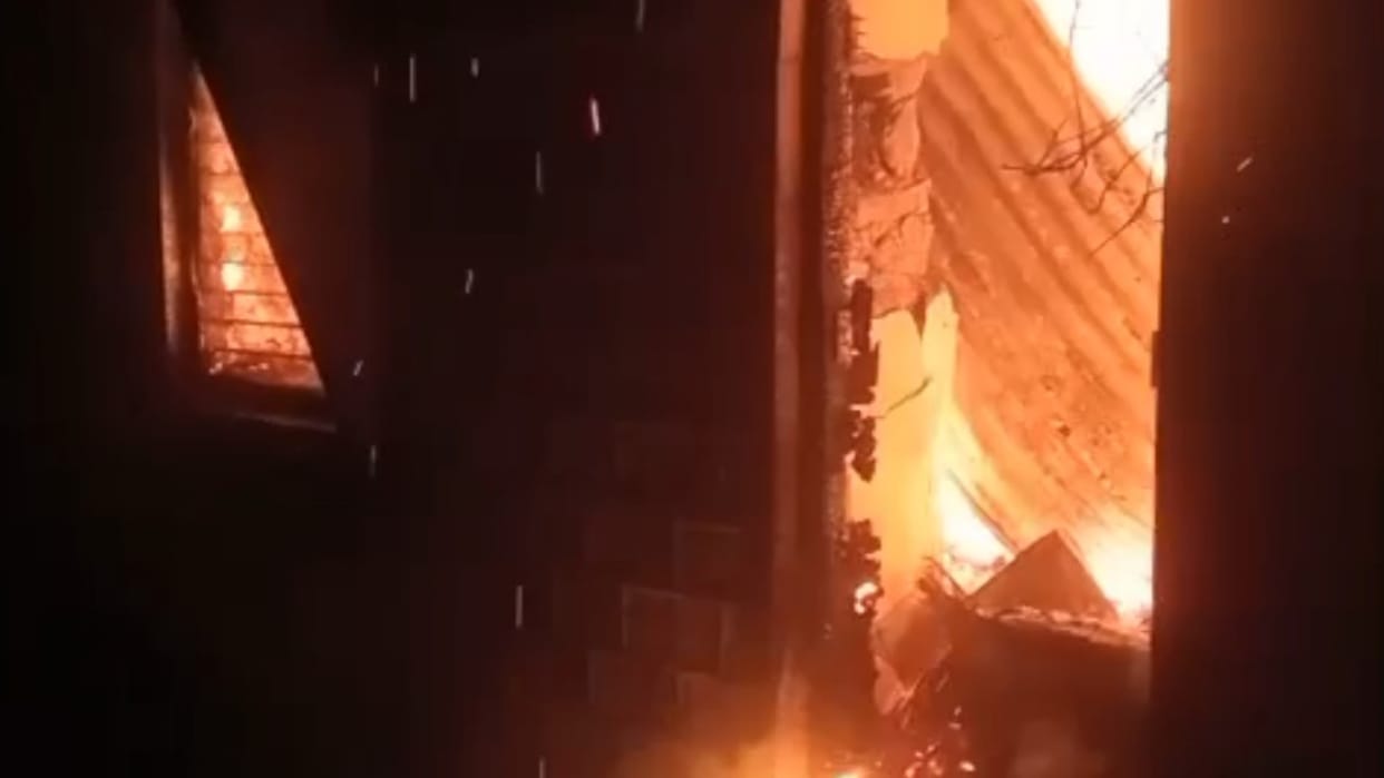 Uttarkashi news massive fire breaks out at old health building in mori arakot area late at night