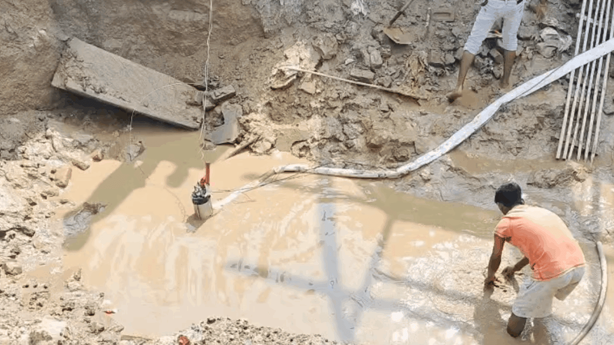Body of young man found in pit at Shahjahanpur railway station identity unknown