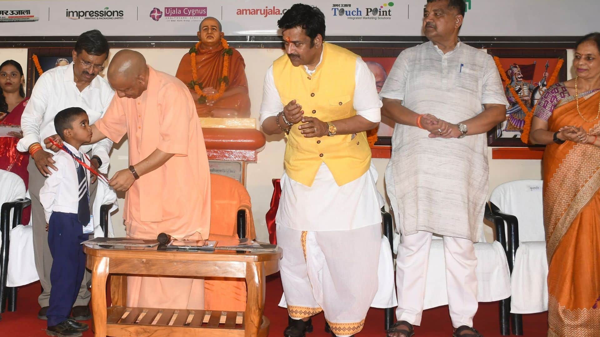 CM Yogi said AI will provide answers, while books will teach how to ask good questions.