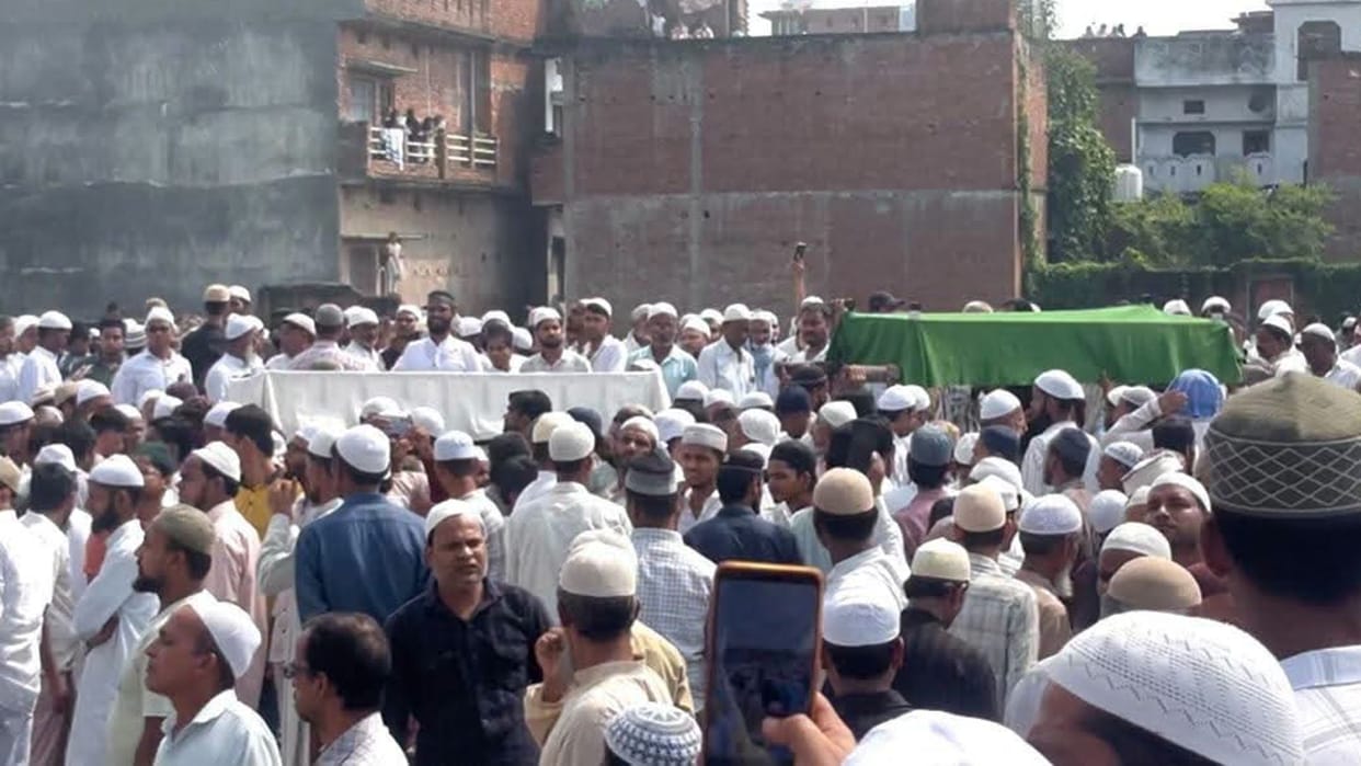 Huge crowds turned out for last rites of three people who died of electrocution and teacher in Mau