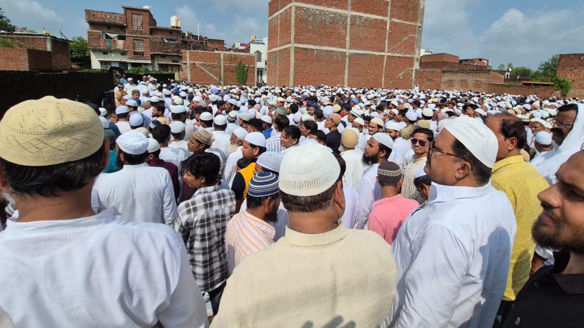 Huge crowds turned out for last rites of three people who died of electrocution and teacher in Mau