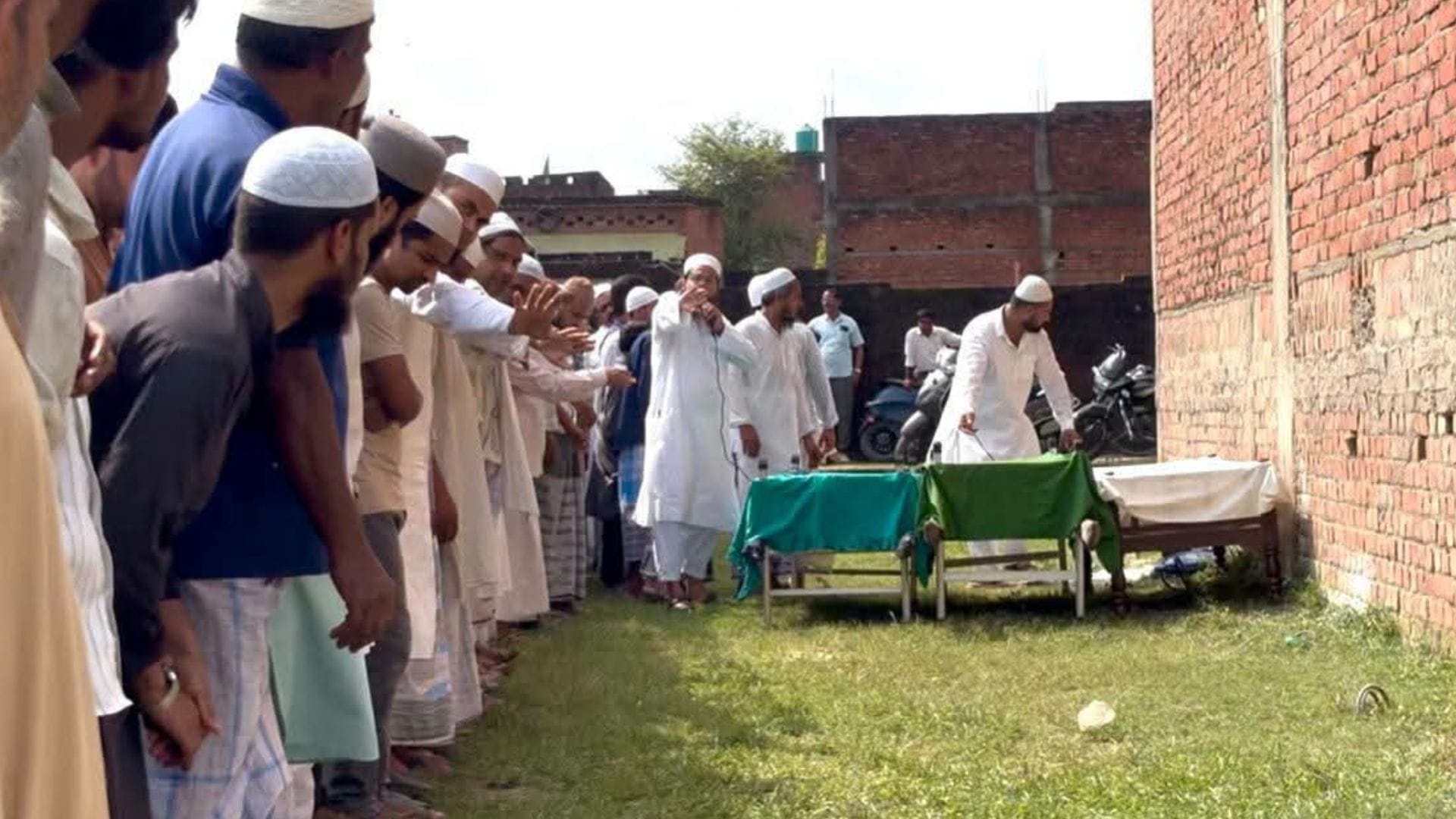 Huge crowds turned out for last rites of three people who died of electrocution and teacher in Mau