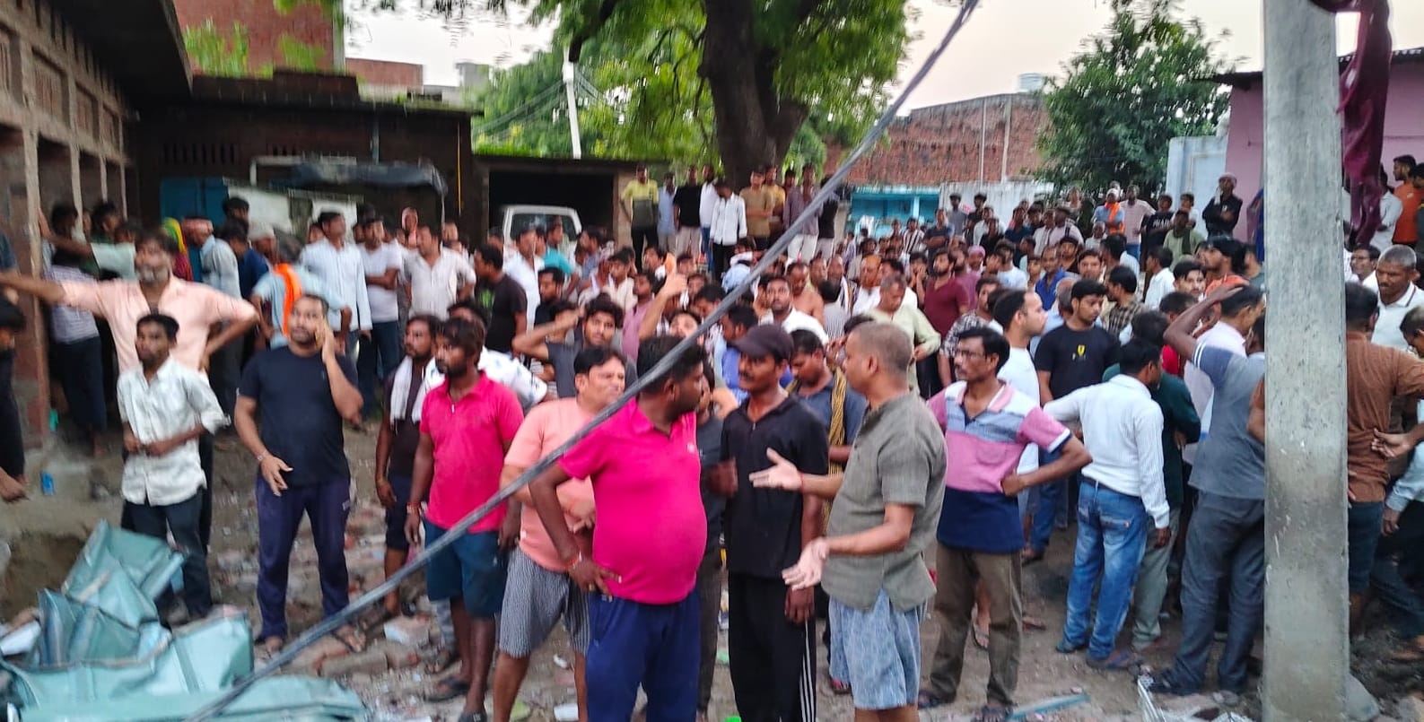 Fatehpur Blast batteries suspected to have exploded along with cylinder police investigating SDRF team arrives