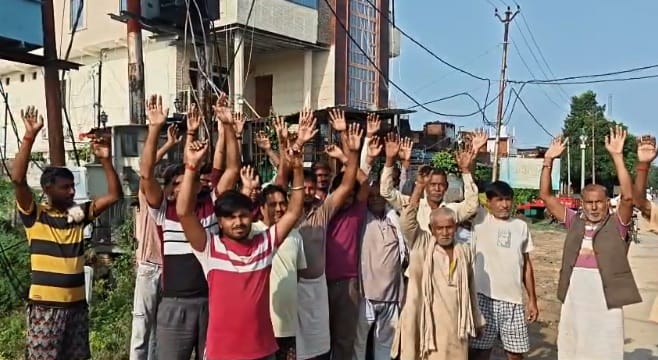 Jalaun Power outage for three days leaves residents of 150 homes in distress warning issued of a road blockade