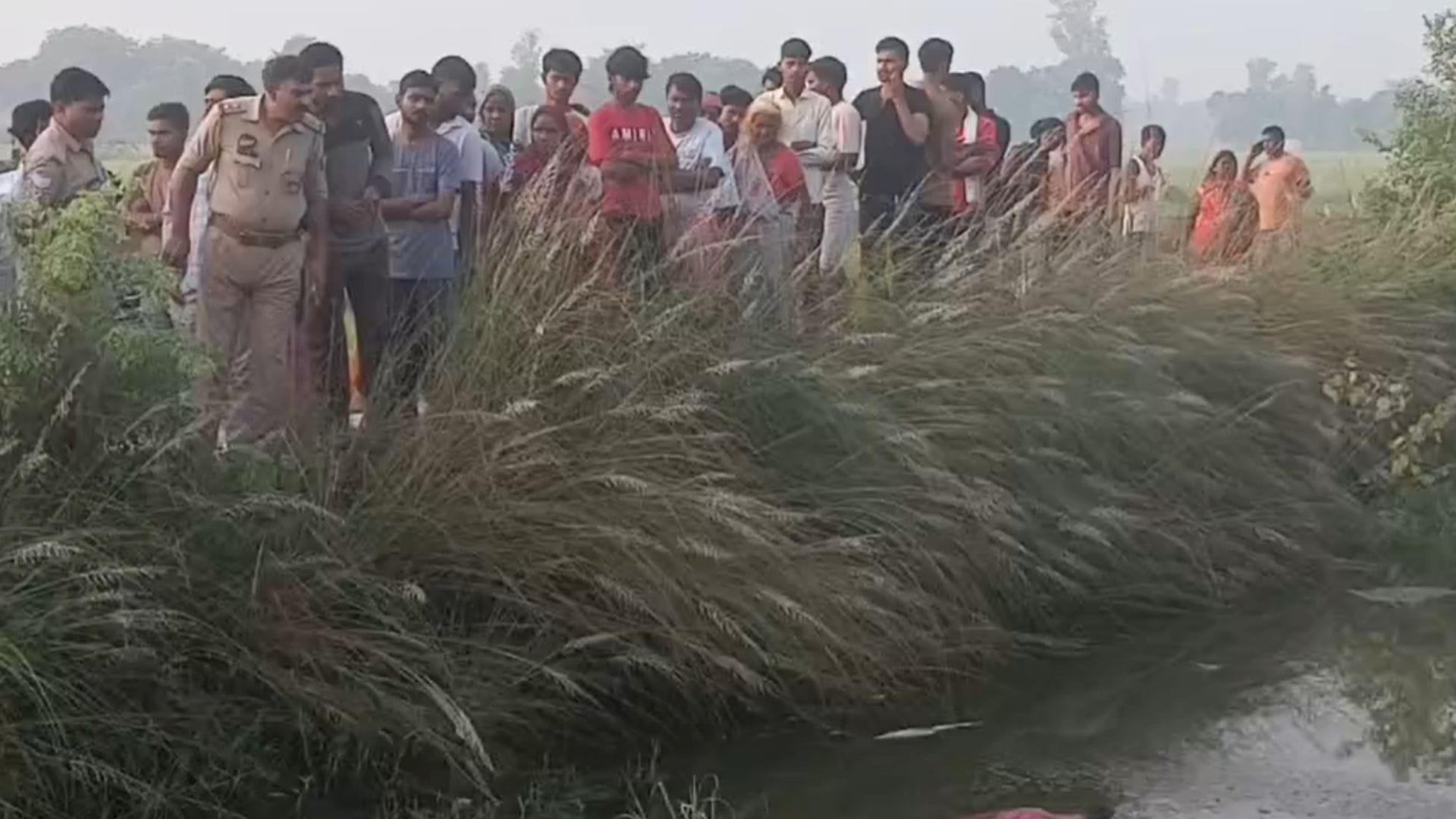 मौके पर जुटे लोग