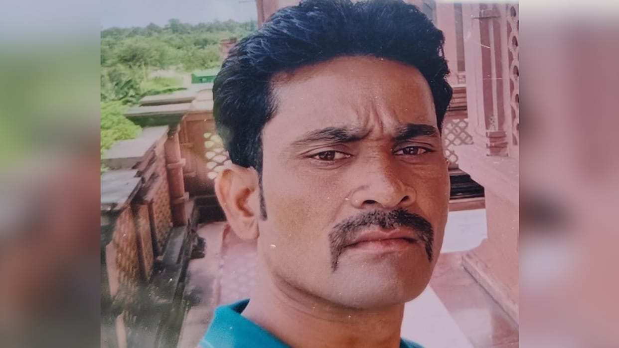 man dies after falling from roof during monkey attack in Bareilly