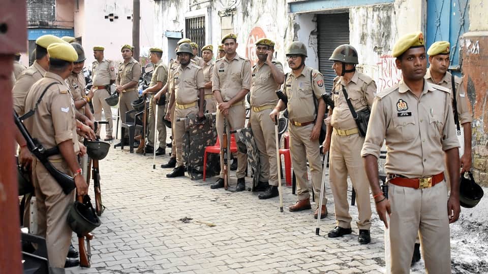 Meerut: Tensions ran high all day over the Kesarganj mosque; police stopped members of a Hindu organization