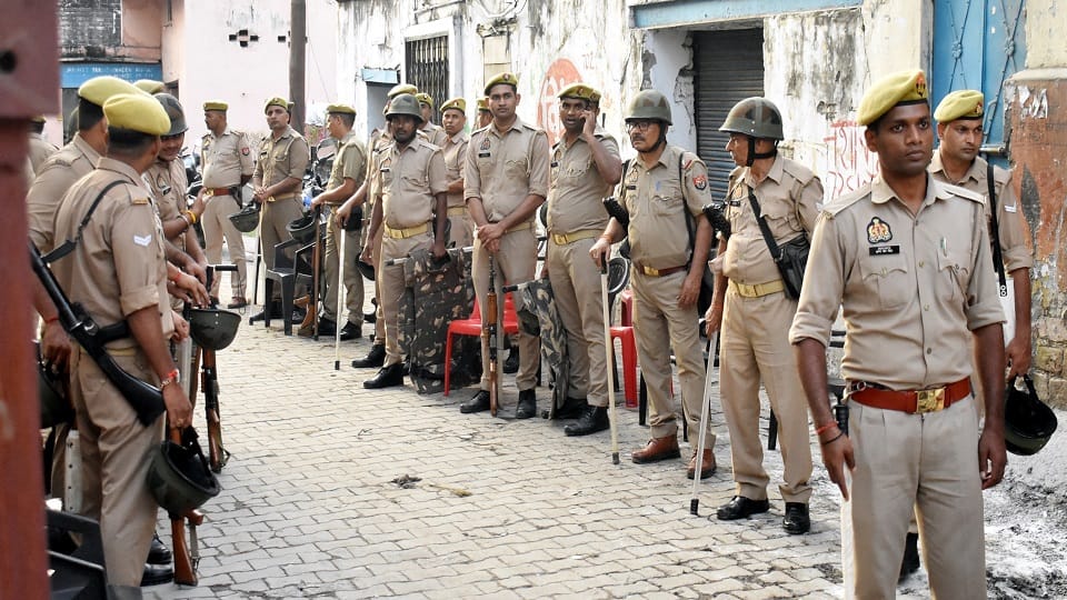 Meerut: Tensions ran high all day over the Kesarganj mosque; police stopped members of a Hindu organization