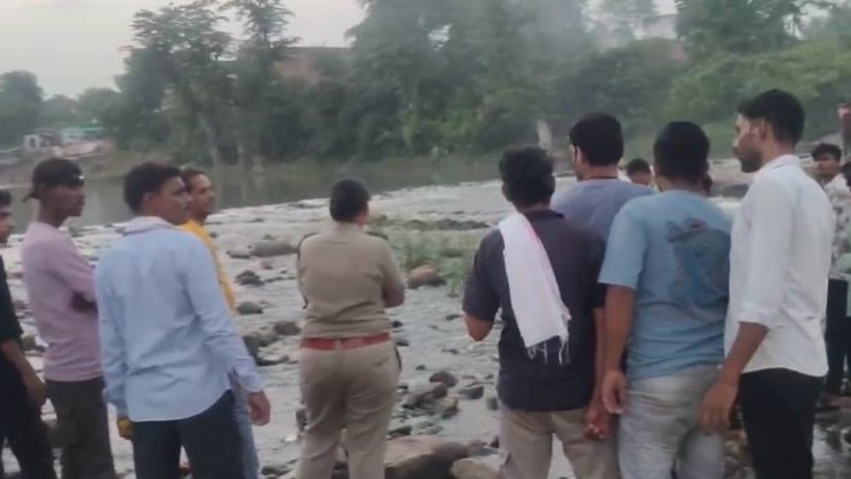 Damoh: Newborn’s Body Found in Judi River, Crowd Gathers; Police Scan CCTV Footage