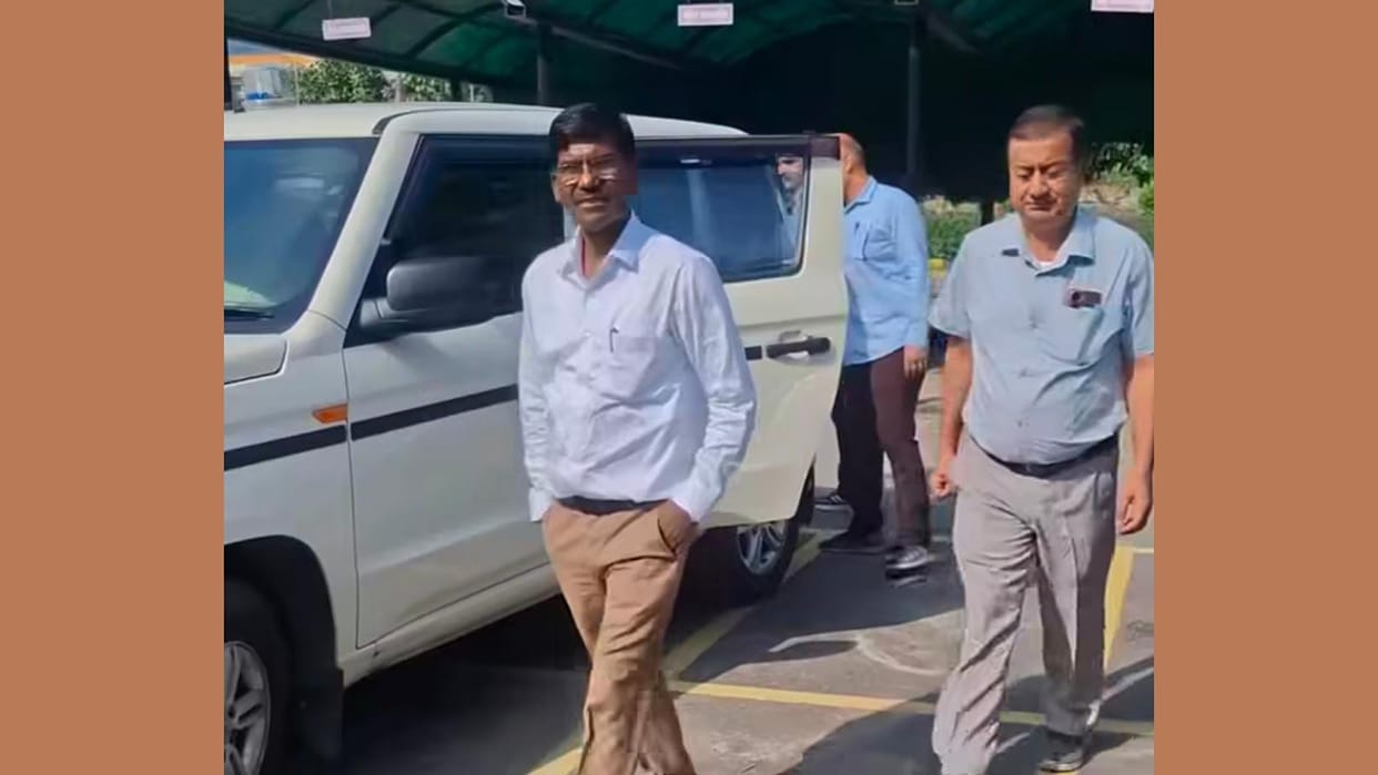 Karnal Municipal corporation clerk arrested accepting bribe amount was demanded for correcting property ID