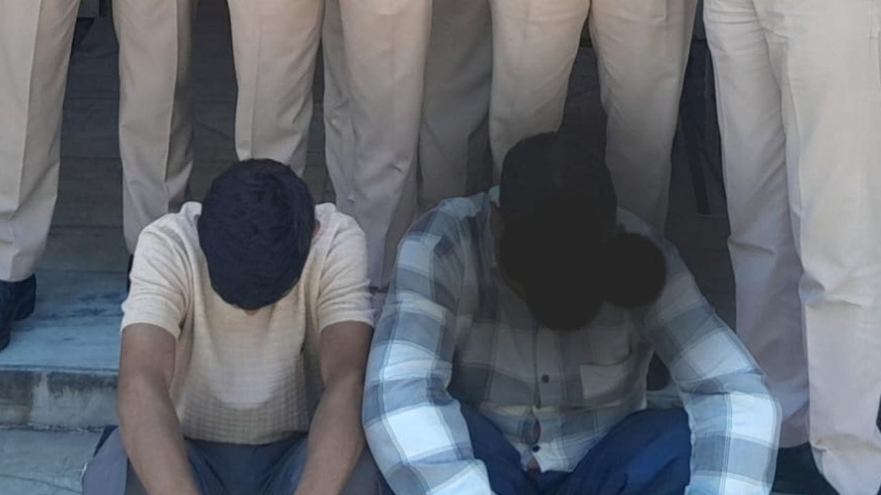 पुलिस की गिरफ्त में आरोपी।