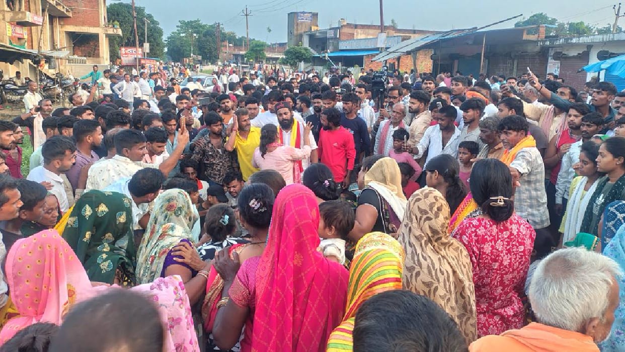 UP: Vehicle runs over people sitting on a cot in Lucknow; laborer killed, five injured; driver enraged after a