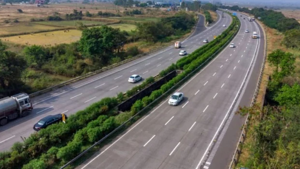 IIT BHU new technology NH-44 road constructed using waste plastic from farm pipes and file folders