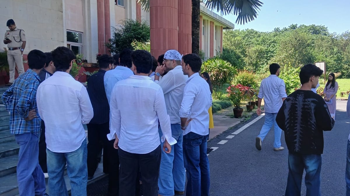 उत्तराखंड में छात्रसंघ चुनाव: कहीं बवाल तो कहीं ढोल-नगाड़ों के बीच जश्न, कॉलेजों में मतदान को लेकर दिखा उत्साह