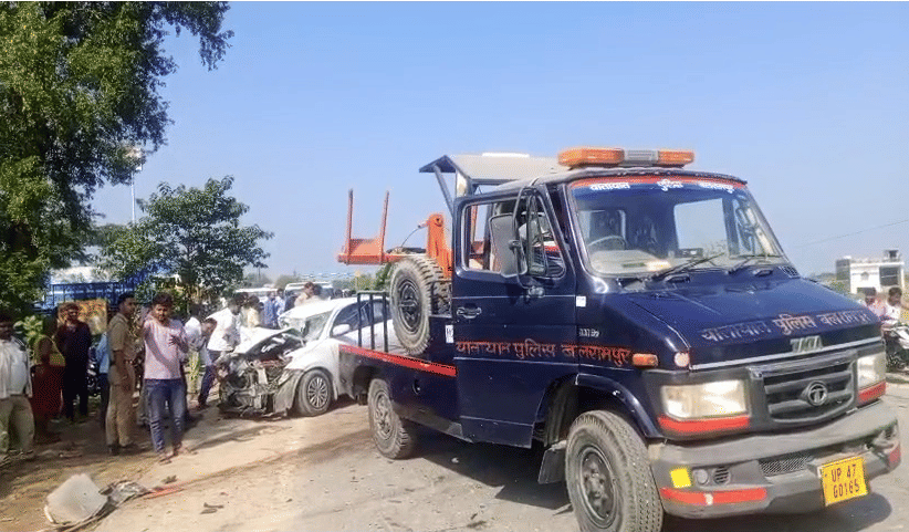 ट्रक में पीछे से टकराई कार।