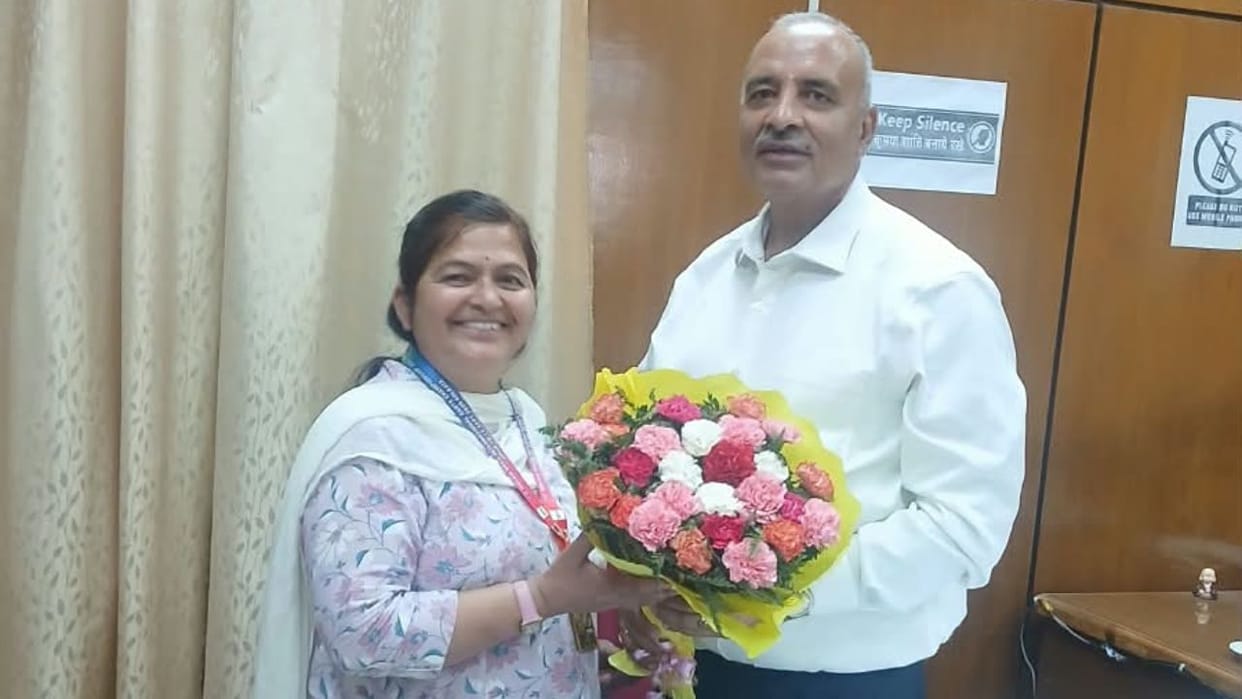 secretariat employee krishna thakur wins gold medal in darts championship
