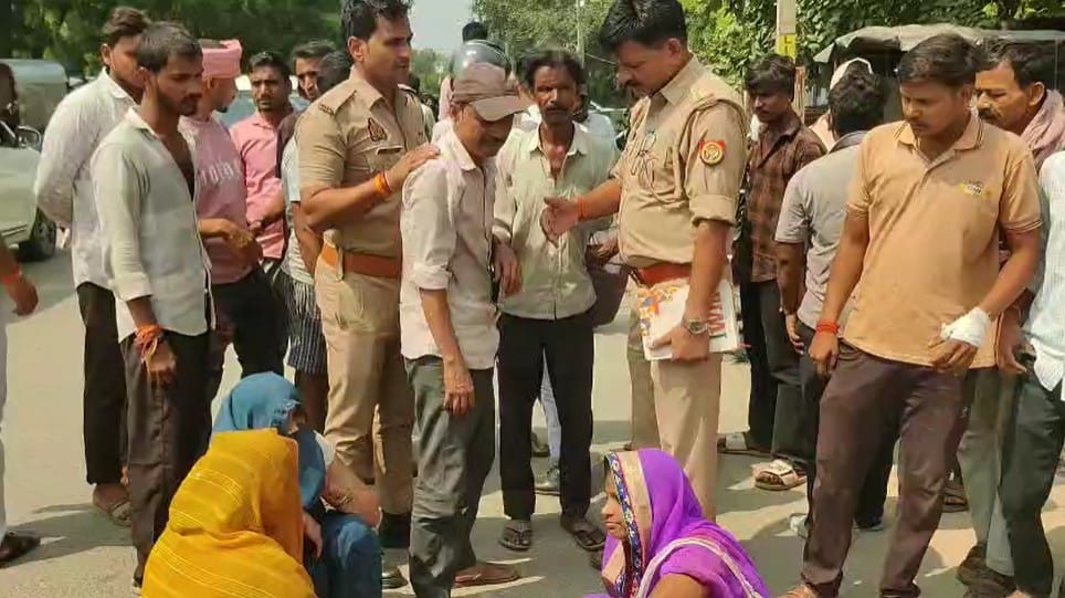 Boiler truck enters no-entry zone student returning from school run over and killed in bhadohi Accident