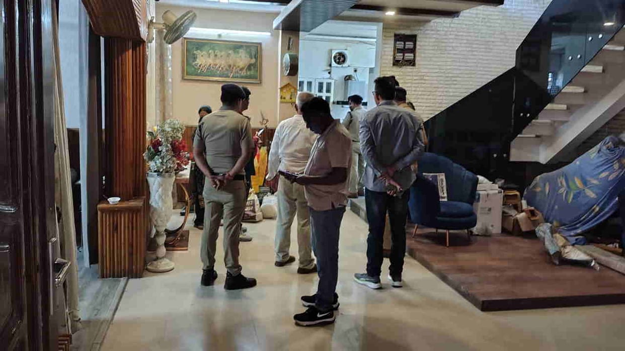 Dehradun Crime servant allegedly poisons municipal councillor BJP amita singh family flees after house loot