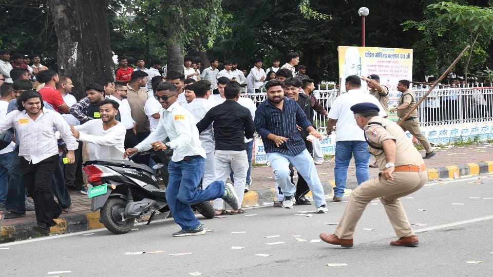 ABVP candidate tore ballot papers in mbpg haldwani