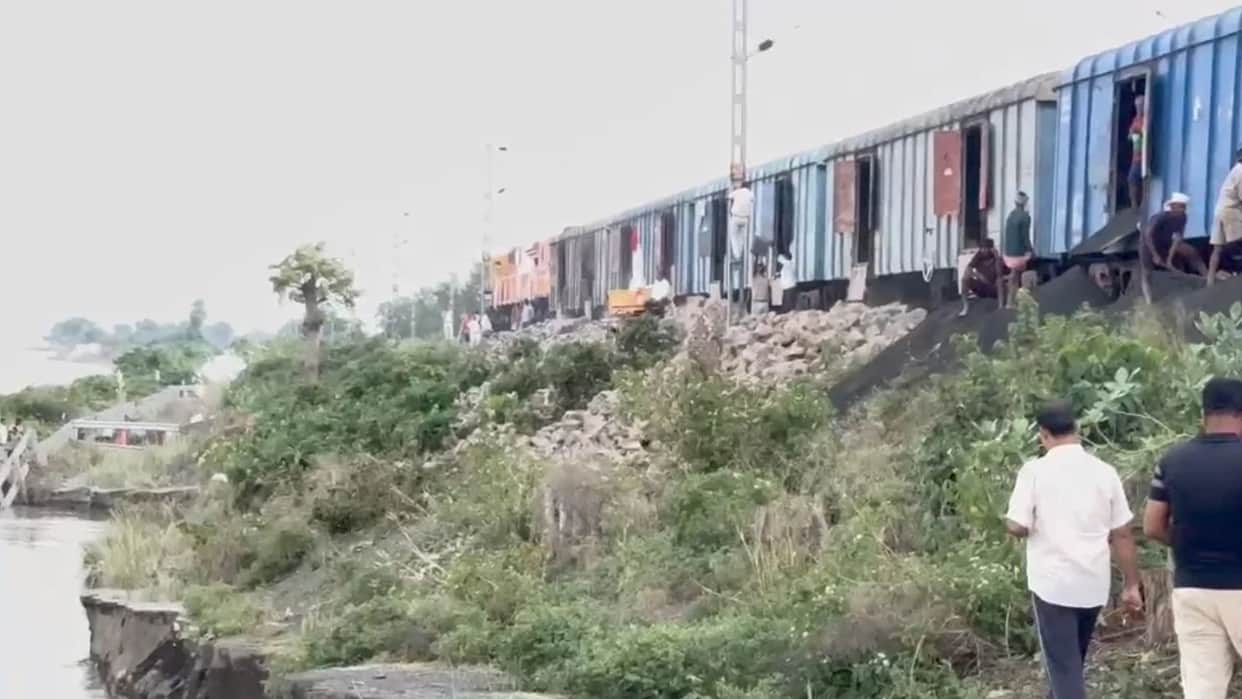 Ganga Erosion Threatens Sahibganj Railway Track 2 Trains Cancelled 6 Diverted