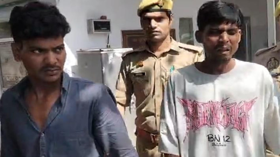 Kanpur: Police arrested two friends roaming around with a country-made pistol kept in their scooter