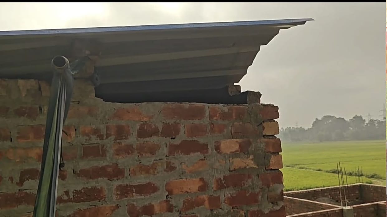 Four miscreants broke through a wall and entered a house in Gorakhpur at midnight, assaulting the young women