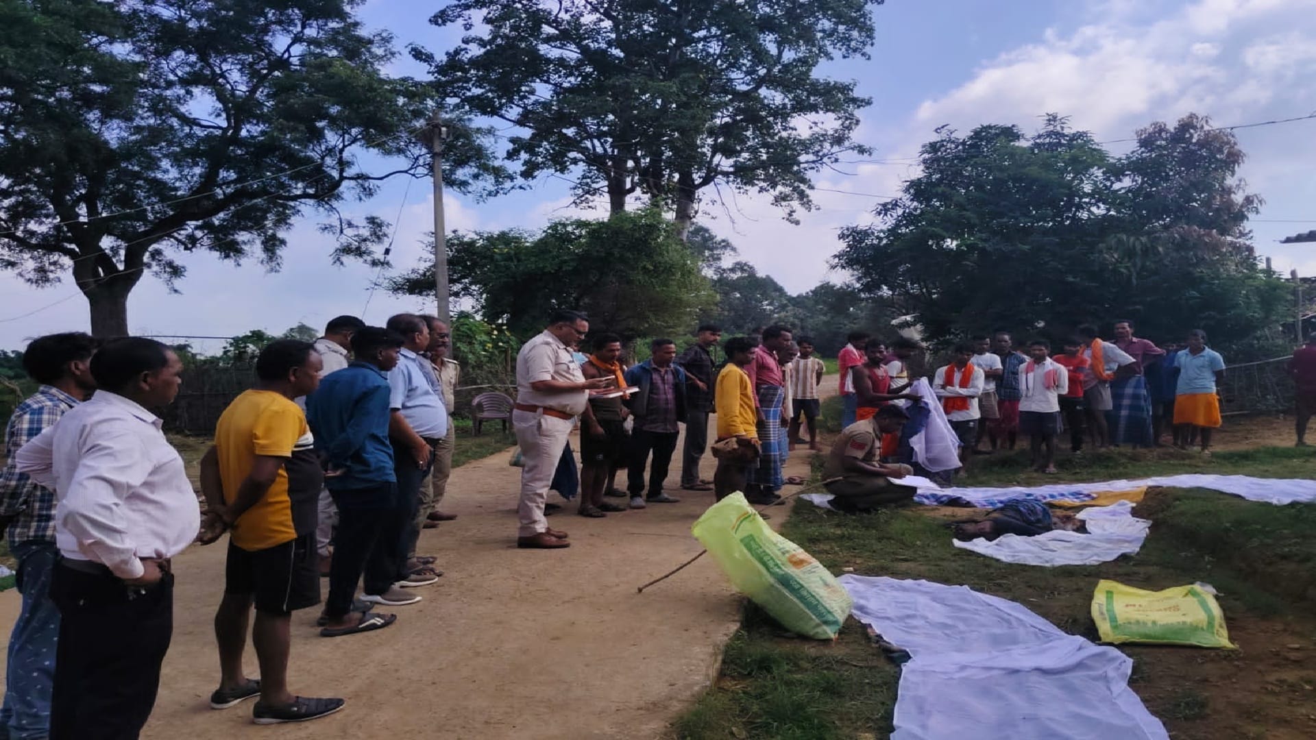 बेटी के घर जा रहे 53 वर्षीय ग्रामीण पर जंगली हाथी ने किया हमला