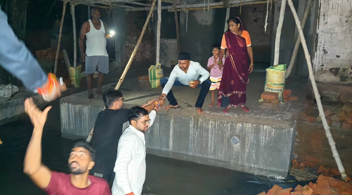 कानपुर में पांडु नदी का तांडव: बाढ़ पीड़ितों की मदद में उतरे स्वयंसेवक, बांटी राहत सामग्री, लगाए पानी के टैंकर