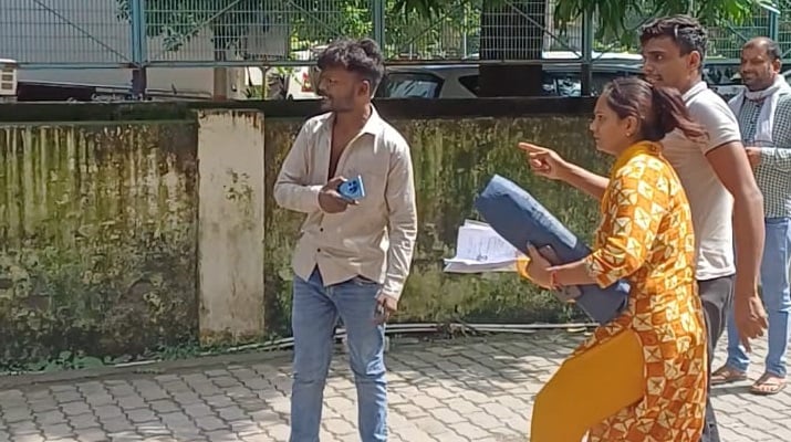 कानपुर: पांच हजार लेकर नहीं की बाइक ट्रांसफर, भाई-बहन ने दलाल को धुन डाला, एआरटीओ के हस्तक्षेप पर लौटाए रुपये