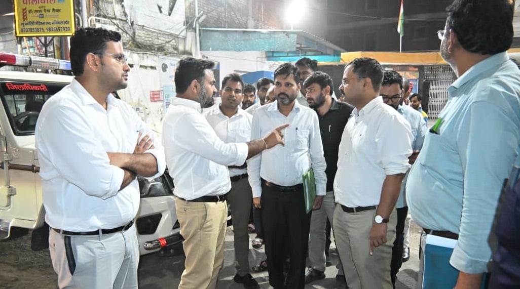 Kanpur to become pothole free DM hits the streets late at night 73 roads set for a makeover before Diwali