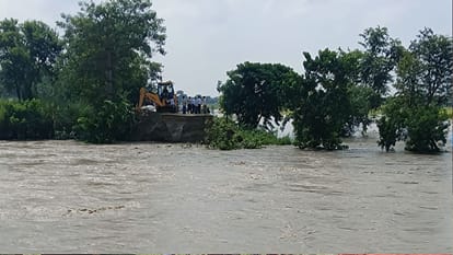 Kushinagar Flood AP Embankment Breaks 20 Villages Flooded After Water From Nepal