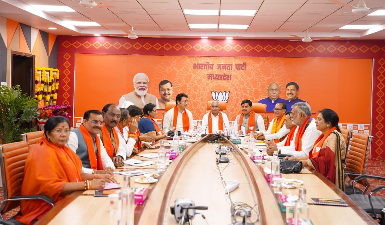 MP BJP’s New Team Focuses on Booth Connect, Deb-Rekha Meet Workers at Their Homes