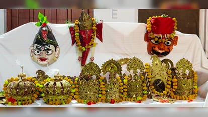 Ramnagar Ramlila Muslim families doorsteps awaiting Ram arrive watch slaying of Tadaka chants of praise