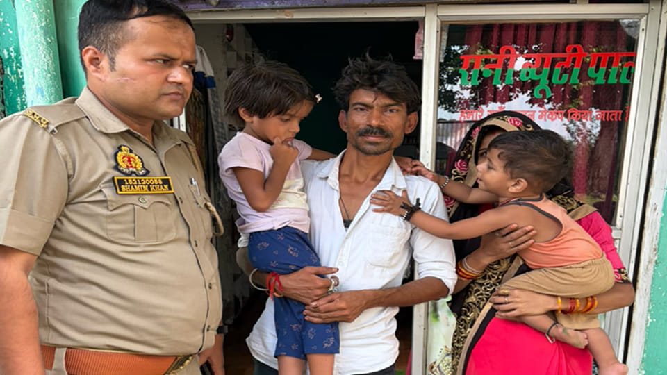 Mahoba: Police reunited a lost young girl with her family by following her gestures and signals