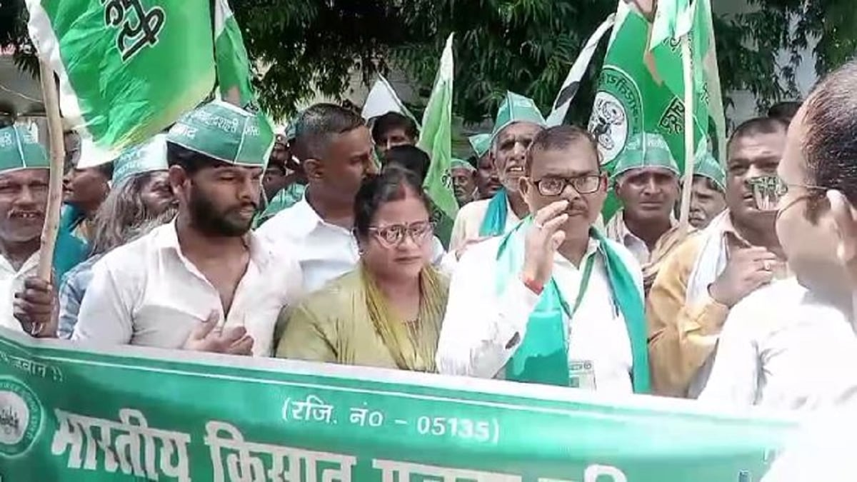 लखीमपुर खीरी: भूमि अधिग्रहण के विरोध में किसानों का प्रदर्शन, मांगें पूरी न होने पर आंदोलन की चेतावनी