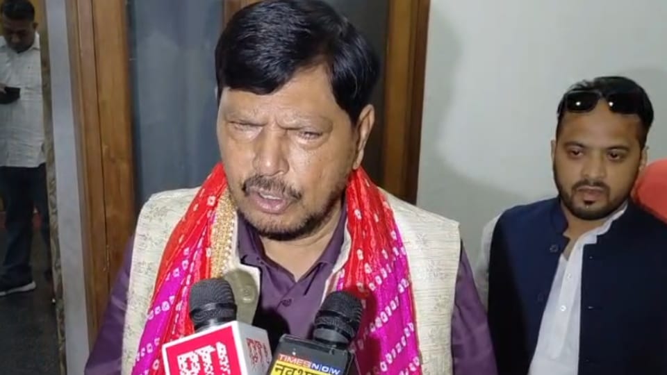 Dehradun Athawale hits back at Akhilesh Yadav statement  speaks on SP Congress UP election