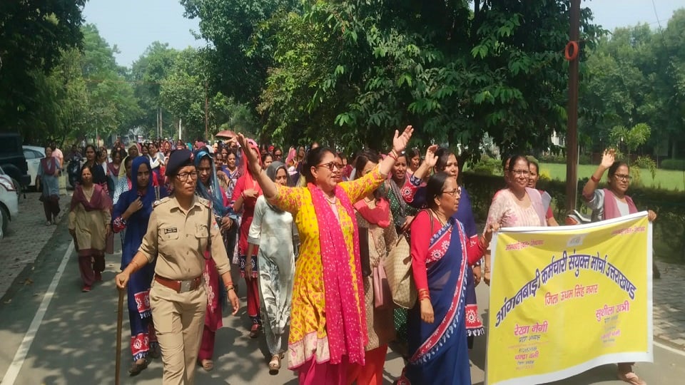 Anganwadi workers protest at the Collectorate Rudrapur demanding increase in honorarium