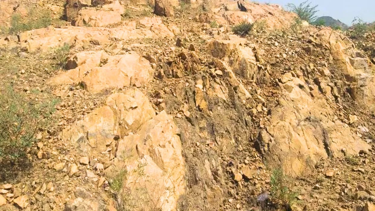 Jharkhand Mining Update Giant Copper Reserves Discovered in Giridih Survey Findings Handed Over to State