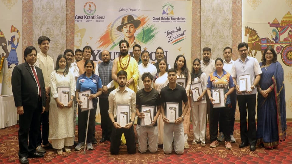 यूथ आइकन अवार्ड्स से नवाजे गए युवा