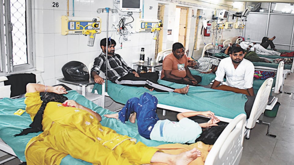 मेरठ: बदलते मौसम ने बढ़ाई बीमारी, अस्पतालों में मरीजों की भीड़; खांसी-जुकाम, बुखार और बदन दर्द के मरीज बढ़े